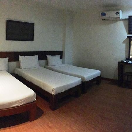 โอโลคอส โรสเวล โฮเต็ลแอนด์เรสเทอรองค์ Hotel Ilocos ภายนอก รูปภาพ