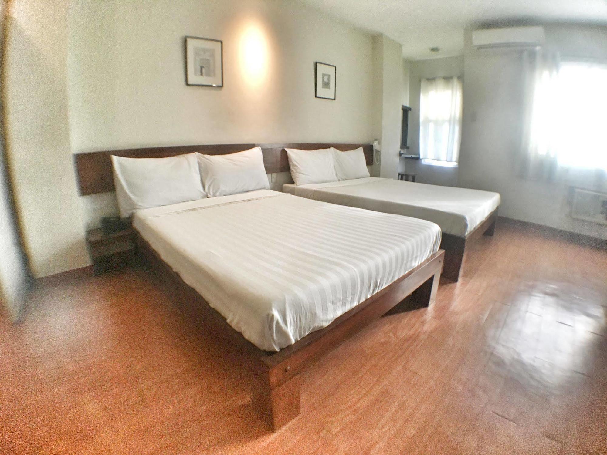 โอโลคอส โรสเวล โฮเต็ลแอนด์เรสเทอรองค์ Hotel Ilocos ภายนอก รูปภาพ