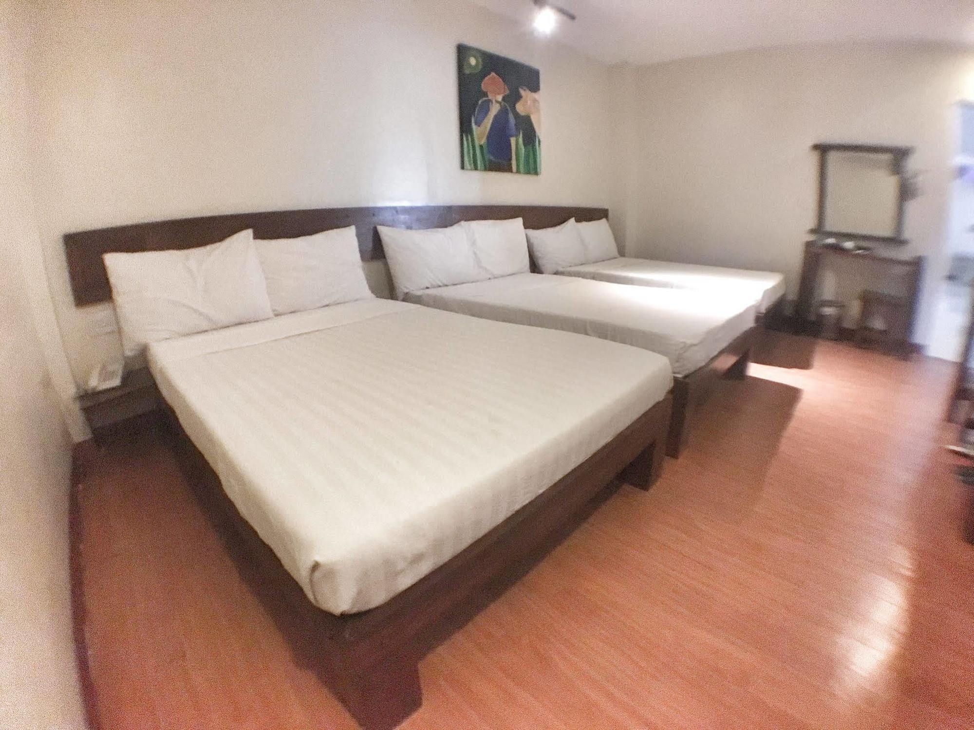 โอโลคอส โรสเวล โฮเต็ลแอนด์เรสเทอรองค์ Hotel Ilocos ภายนอก รูปภาพ
